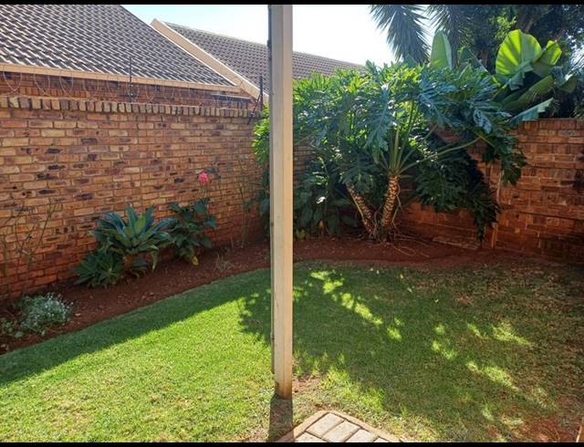2 BEDROOM PROPERTY TO RENT IN ROOIHUISKRAAL NORTH